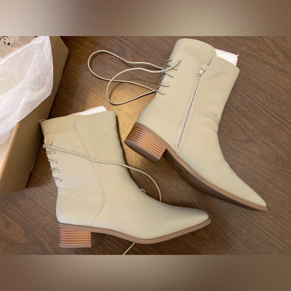 Journee Collection boots - style: Vannder. size 9.5